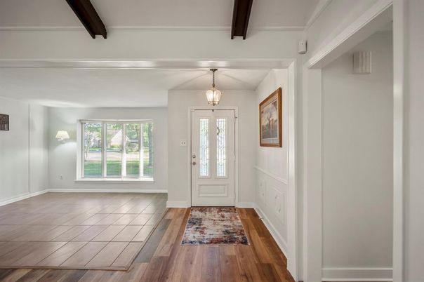 Interior, Pendant Lights, Wood Texture Flooring