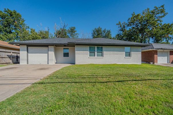 Attached, Backyard, Exterior, Facade, Brick Facade, Ranch
