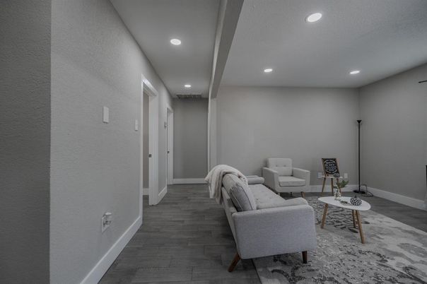 Interior, Recessed Lighting, Wood Texture Flooring