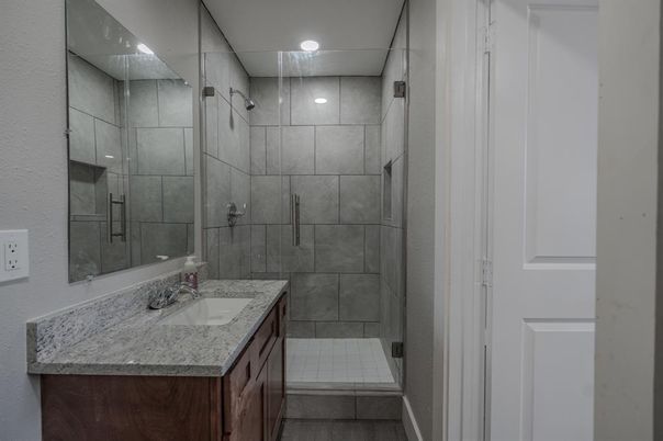 Bathroom, Interior, Recessed Lighting