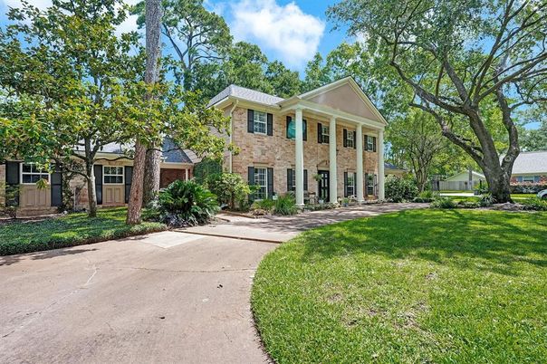 Backyard, Exterior, Facade, Brick Facade, Georgian