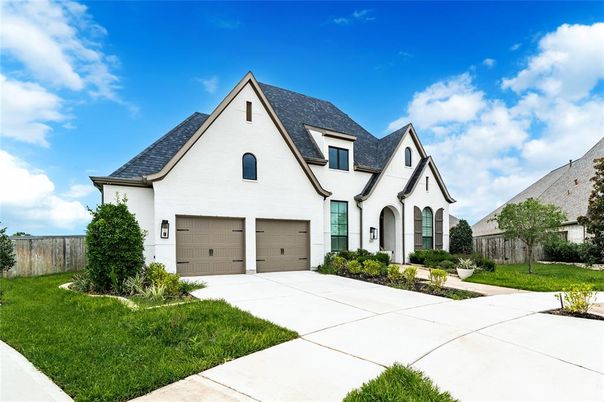Attached, Exterior, Facade, Farmhouse