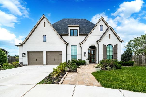 Attached, Exterior, Facade, Farmhouse