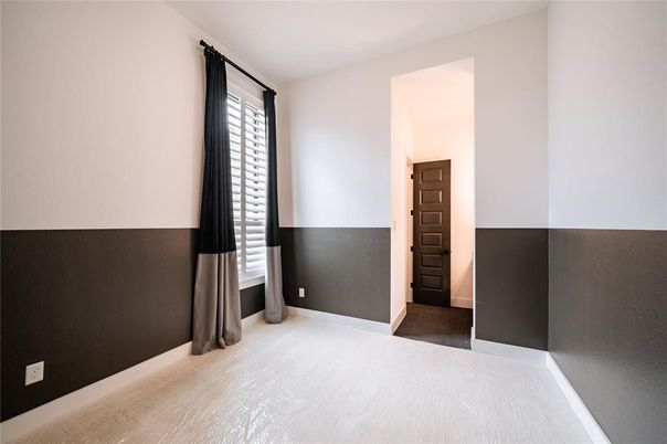 Empty room, Interior