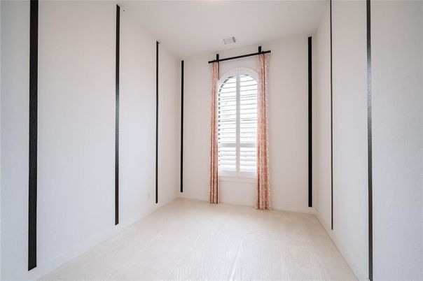 Empty room, Interior