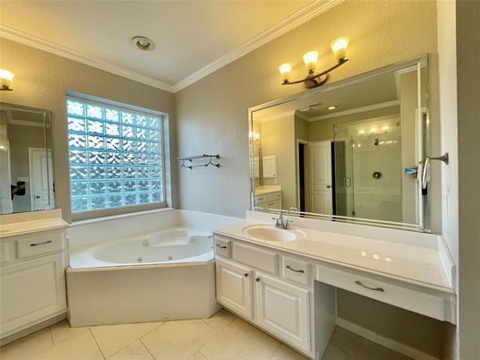 Bathroom, Dual Sink Vanities, Interior, Recessed Lighting