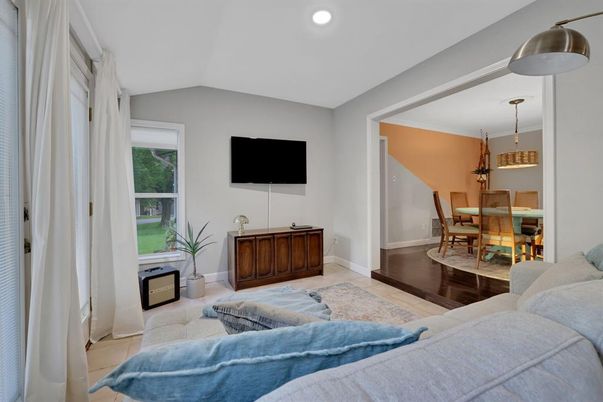 Dining room, Interior, Living room, Pendant Lights, Recessed Lighting, Wood Texture Flooring