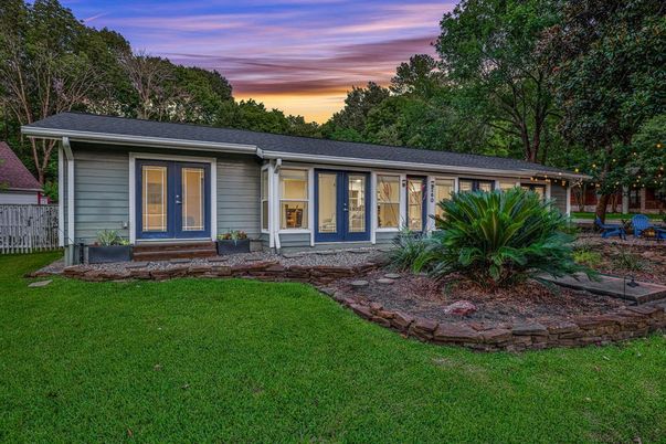 Backyard, Exterior, Facade, Ranch