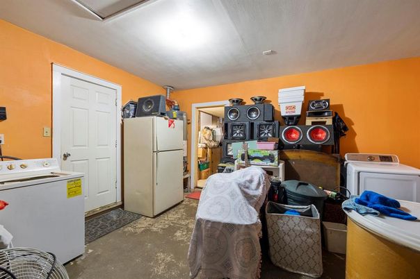 Interior, Washer