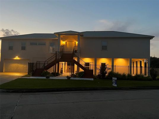 Attached, Exterior, Facade, Modern