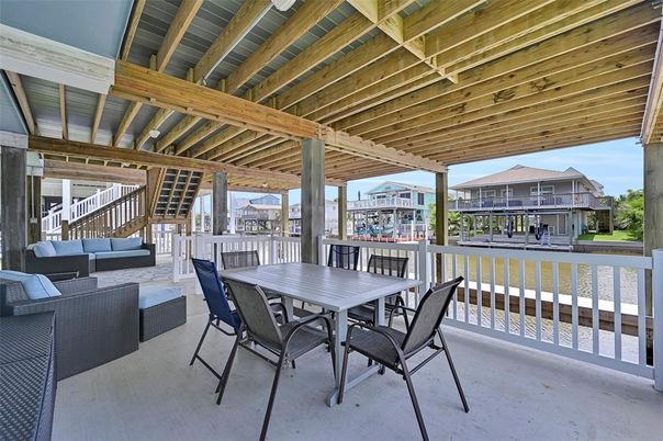 Exterior, Wooden Beams