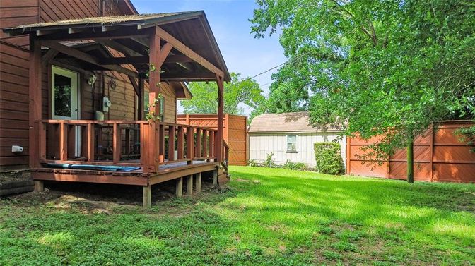 Backyard, Exterior, Hot Tub