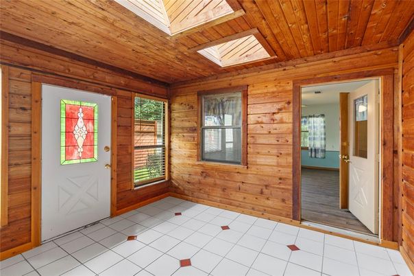 Empty room, Interior, Wooden Ceilings, Wooden Walls