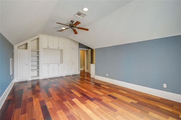 Empty room, Interior, Recessed Lighting, Wood Texture Flooring