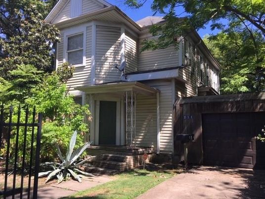 Exterior, Facade, Queen Anne Victorian