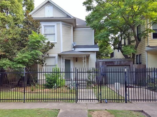 Attached, Exterior, Facade, Queen Anne Victorian