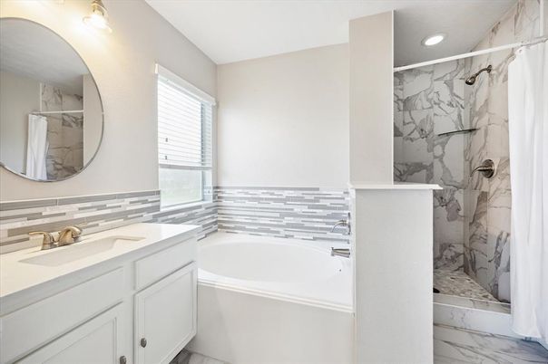 Bathroom, Interior, Marble, Marble Walls, Recessed Lighting