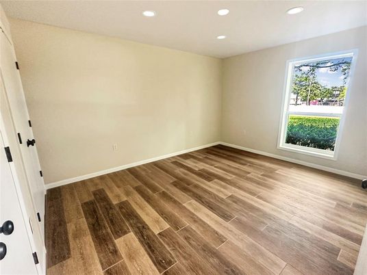 Empty room, Interior, Recessed Lighting, Wood Texture Flooring