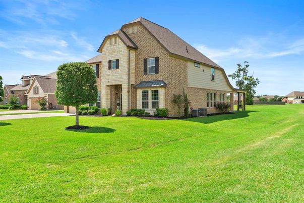 Backyard, Exterior, Facade, Brick Facade, Brick Traditional