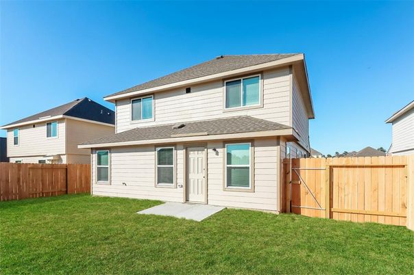 Backyard, Exterior, Facade, Split Level