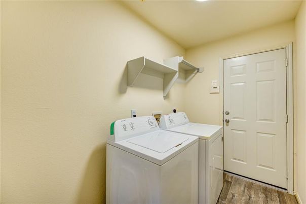 Interior, Washer, Wood Texture Flooring