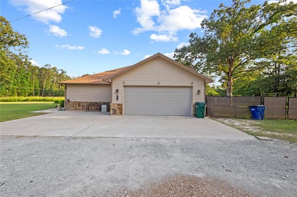 Detached Garage, Exterior