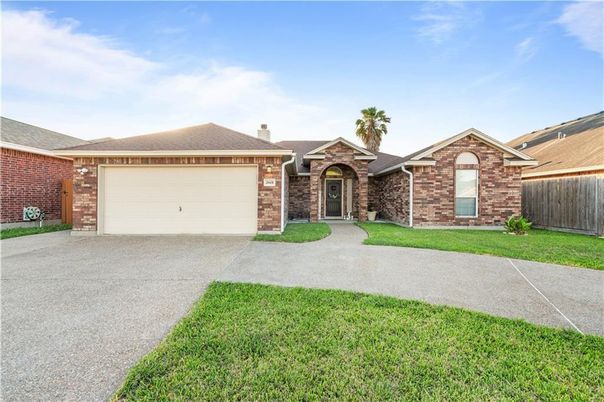 Attached, Backyard, Exterior, Facade, Brick Facade, Ranch