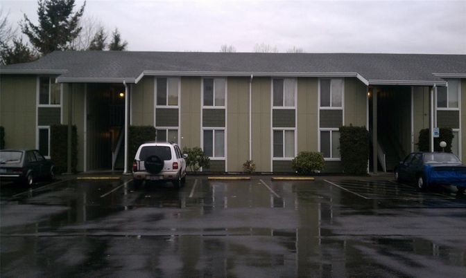 Exterior, Facade, Ranch