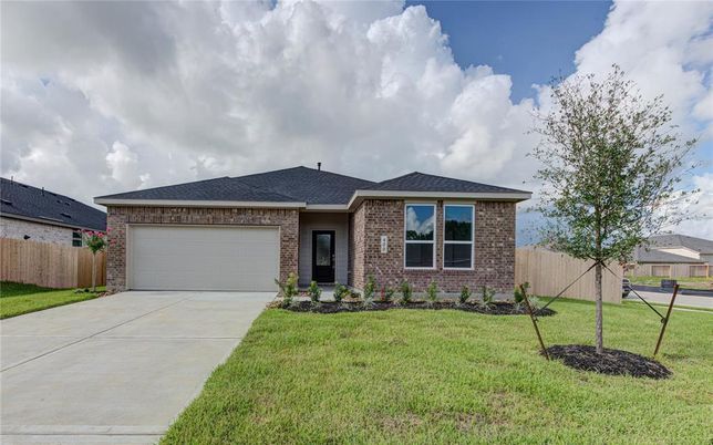 Attached, Exterior, Facade, Brick Facade, Ranch