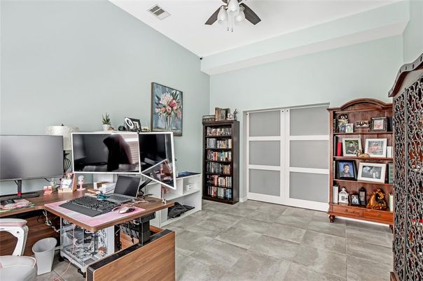 Home Office, Interior