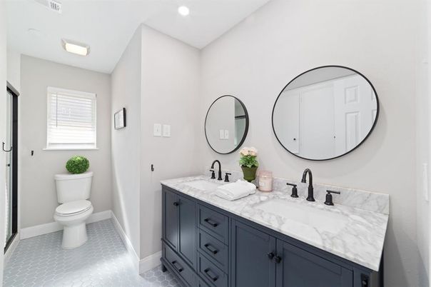 Bathroom, Dual Sink Vanities, Interior, Recessed Lighting