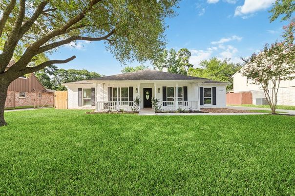 Backyard, Exterior, Facade, Ranch