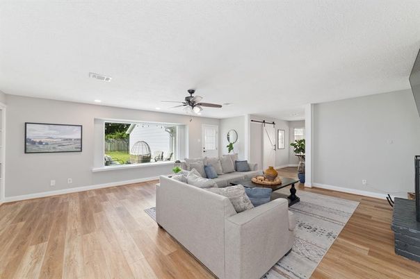 Interior, Living room, Recessed Lighting, Wood Texture Flooring