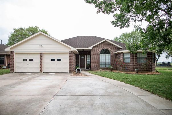 Attached, Exterior, Facade, Brick Facade, Ranch