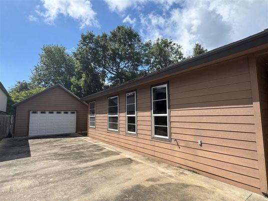 Detached Garage, Exterior
