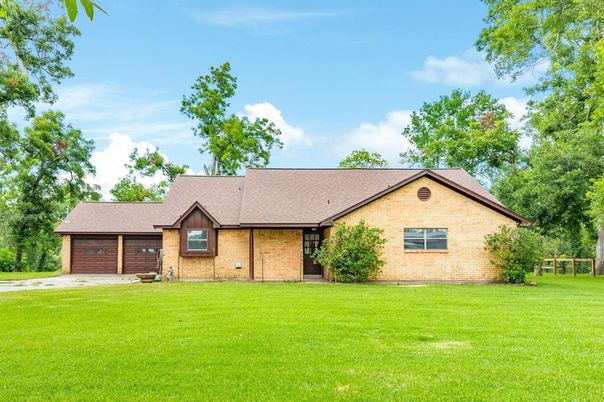Attached, Backyard, Exterior, Facade, Brick Facade, Ranch