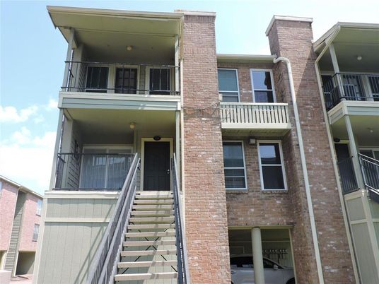 Exterior, Facade, Brick Facade, Rowhouse