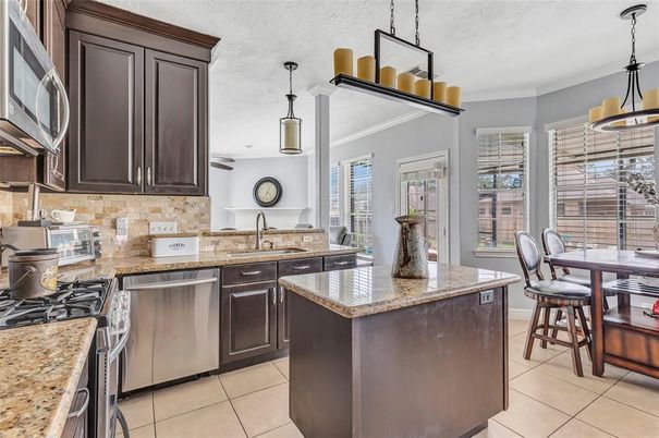 Dining room, Interior, Kitchen, Pendant Lights, Stainless Steel Appliances