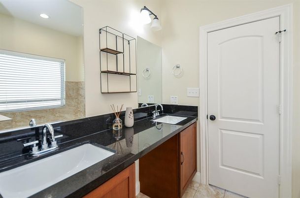 Bathroom, Dual Sink Vanities, Interior, Recessed Lighting