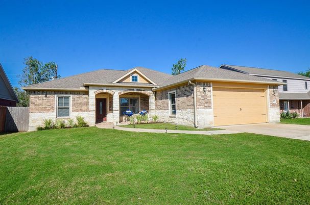 Attached, Exterior, Facade, Brick Facade, Solar Panels, Ranch