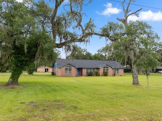 Backyard, Exterior, Facade, Brick Facade, Ranch
