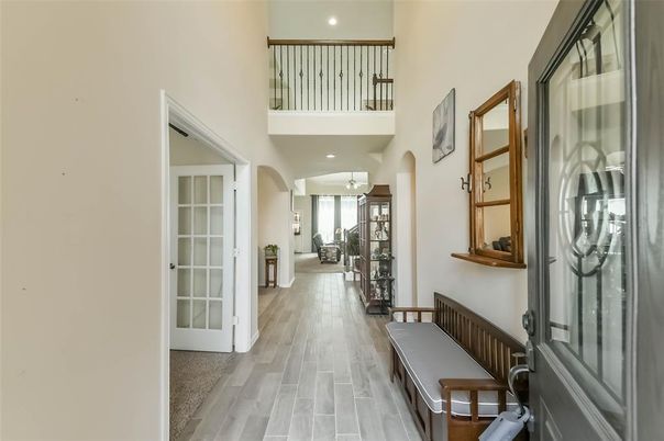 Interior, Recessed Lighting, Wood Texture Flooring