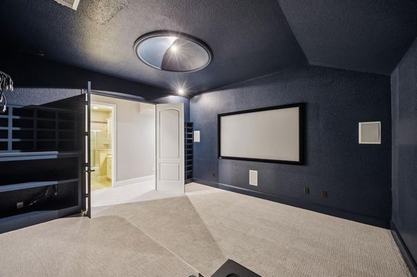 Interior, Projection Screen