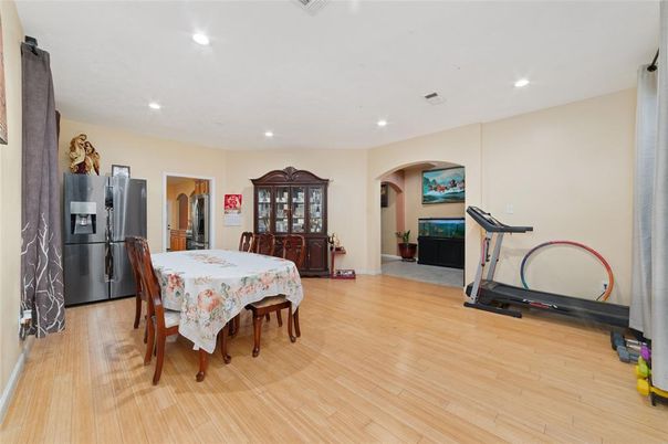 Dining room, Fitness Equipment, Interior, Recessed Lighting, Wood Texture Flooring