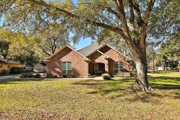 Exterior, Facade, Brick Facade, Brick Traditional