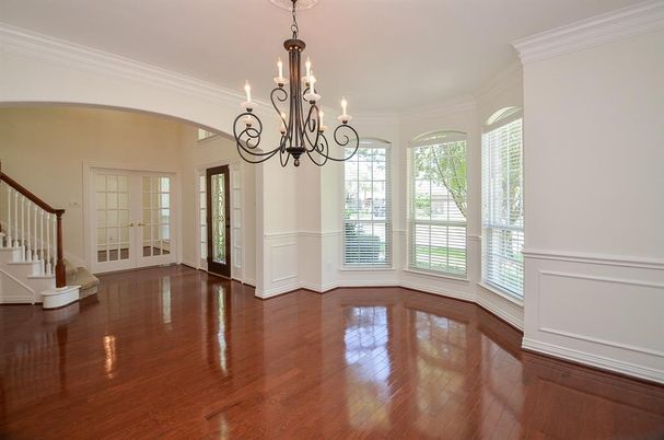 Chandelier, Empty room, Interior, Wood Texture Flooring