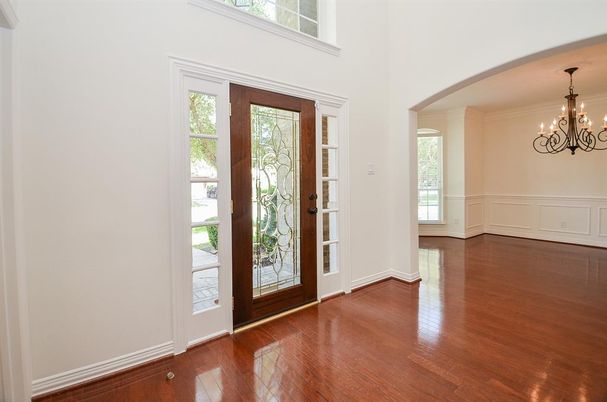Chandelier, Empty room, Interior, Wood Texture Flooring