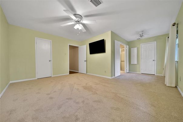 Empty room, Interior