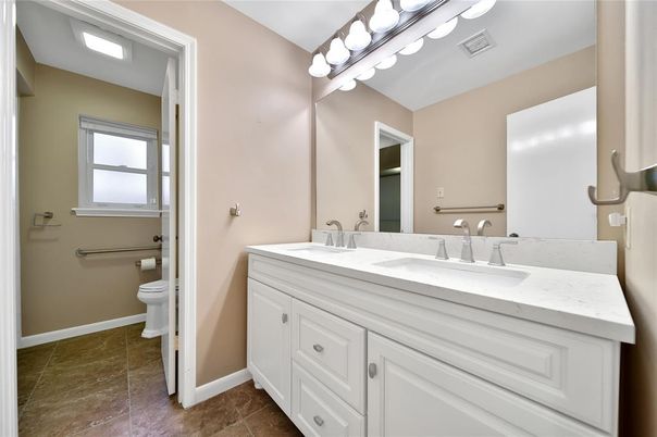 Bathroom, Dual Sink Vanities, Interior