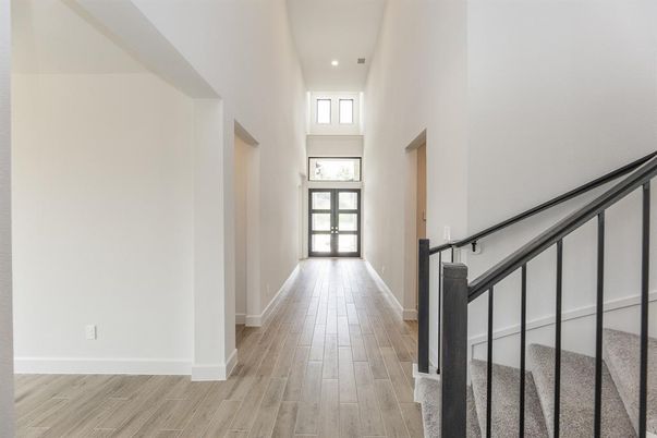 Interior, Recessed Lighting, Wood Texture Flooring